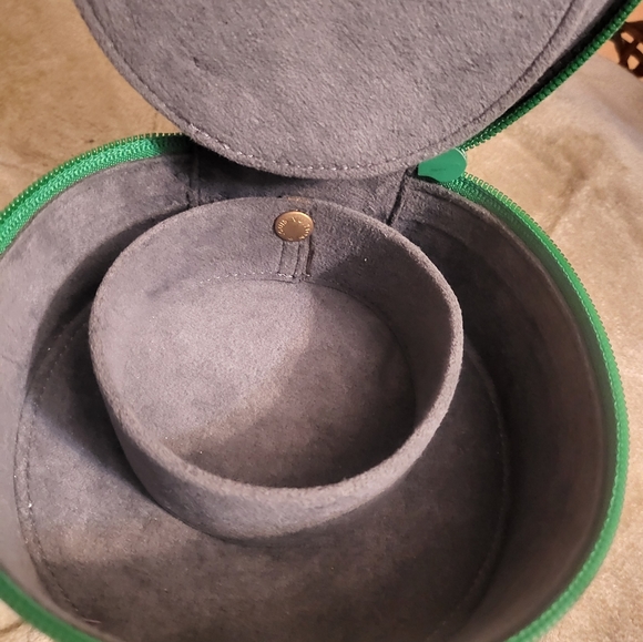 Authentic Vintage Louis Vuitton Green Epi jewelry travel case - Picture 3 of 8